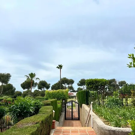 Bright With Amazing Terrace, Air, Overlooking The Garden And Sea, 2 Bedrooms, Sleeps 4, Swimming Pool And Gardens In A Very Quiet Area *