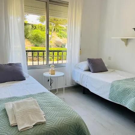 Bright With Amazing Terrace, Air, Overlooking The Garden And Sea, 2 Bedrooms, Sleeps 4, Swimming Pool And Gardens In A Very Quiet Area Apartament La Cala De Mijas
