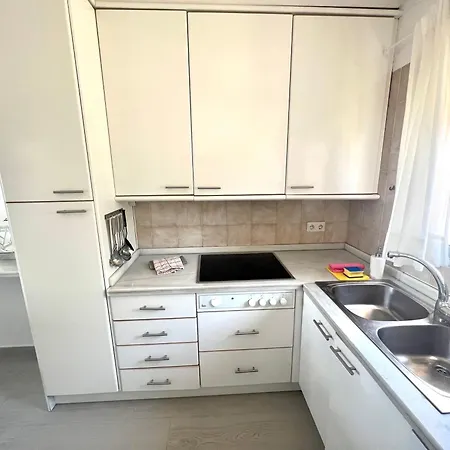 Apartament Bright With Amazing Terrace, Air, Overlooking The Garden And Sea, 2 Bedrooms, Sleeps 4, Swimming Pool And Gardens In A Very Quiet Area