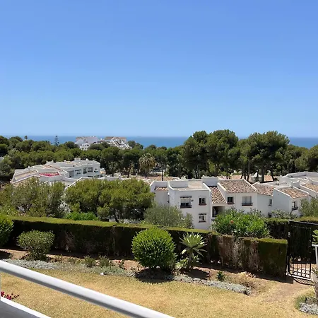 Bright With Amazing Terrace, Air, Overlooking The Garden And Sea, 2 Bedrooms, Sleeps 4, Swimming Pool And Gardens In A Very Quiet Area Apartament *
