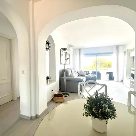 Bright With Amazing Terrace, Air, Overlooking The Garden And Sea, 2 Bedrooms, Sleeps 4, Swimming Pool And Gardens In A Very Quiet Area