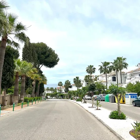 Bright With Amazing Terrace, Air, Overlooking The Garden And Sea, 2 Bedrooms, Sleeps 4, Swimming Pool And Gardens In A Very Quiet Area