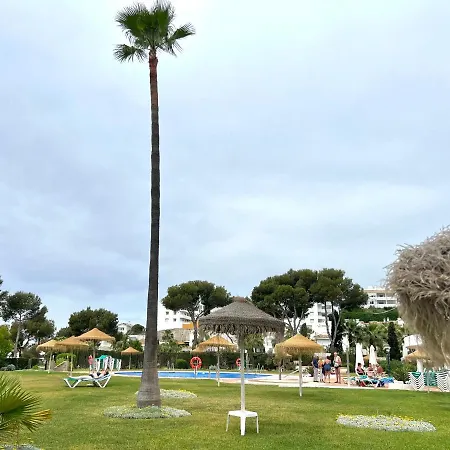 Bright With Amazing Terrace, Air, Overlooking The Garden And Sea, 2 Bedrooms, Sleeps 4, Swimming Pool And Gardens In A Very Quiet Area Lägenhet
