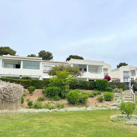 Bright With Amazing Terrace, Air, Overlooking The Garden And Sea, 2 Bedrooms, Sleeps 4, Swimming Pool And Gardens In A Very Quiet Area Lägenhet *