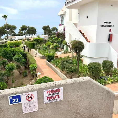 Bright With Amazing Terrace, Air, Overlooking The Garden And Sea, 2 Bedrooms, Sleeps 4, Swimming Pool And Gardens In A Very Quiet Area Lägenhet *